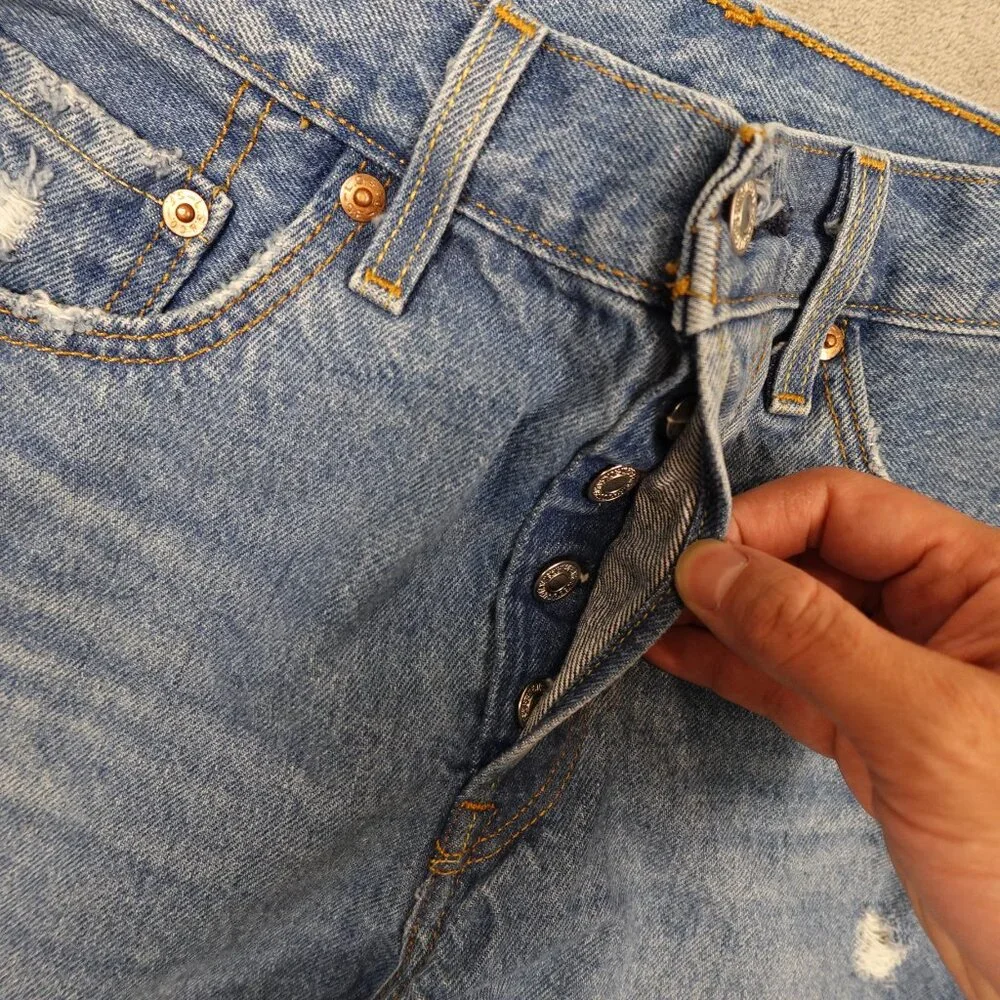 Levi’s 501 Jeans Women’s W25 L30‎ Light Wash Distressed Button Fly Blue